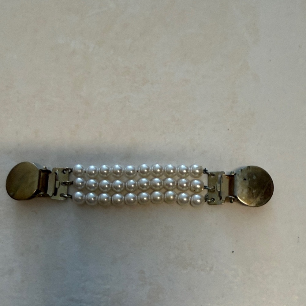 Elegant Pearl and Gold Sweater Clip